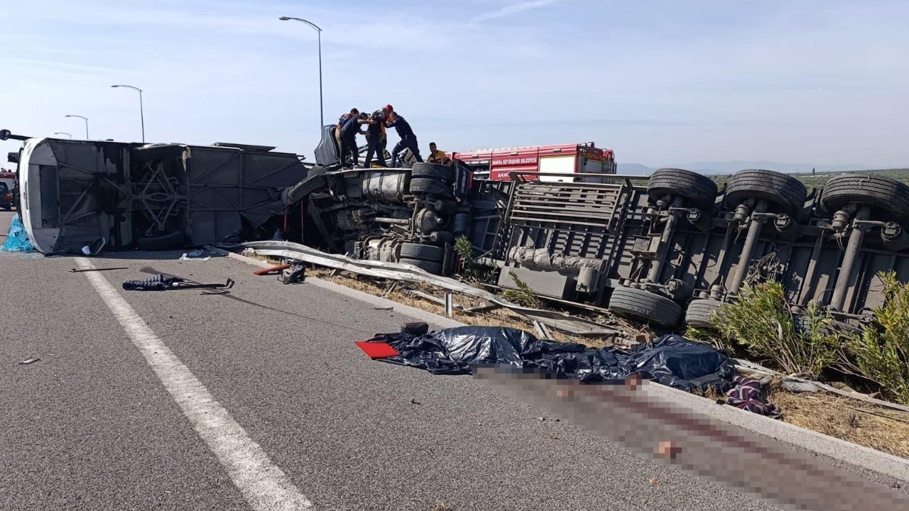 Son dakika: Manisa’da tır ile yolcu otobüsü çarpıştı: 11 kişi hayatını kaybetti, çok sayıda yaralı