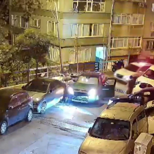 Direksiyon başındaki ünlü sunucu Beşiktaş’ta polisten kaçtı Şişli’de araçları biçti