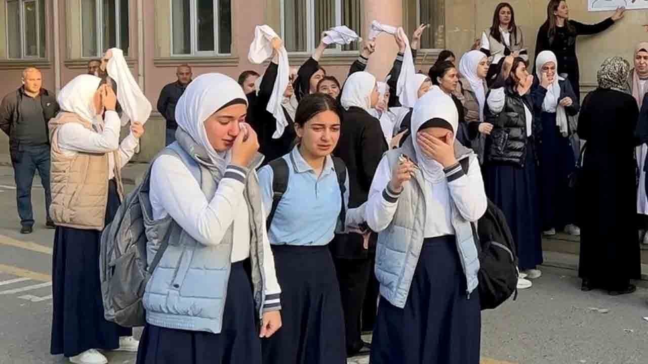 Başörtüsü zulmü sürüyor: 28 Şubat’ın ikna odaları Bakü’de