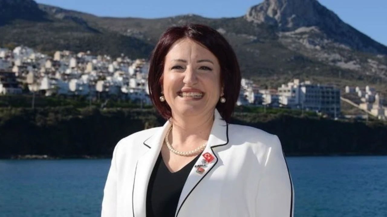 Belediye başkanı ceketini alıp gitti! Özgür’ün partisinde istifa depremi