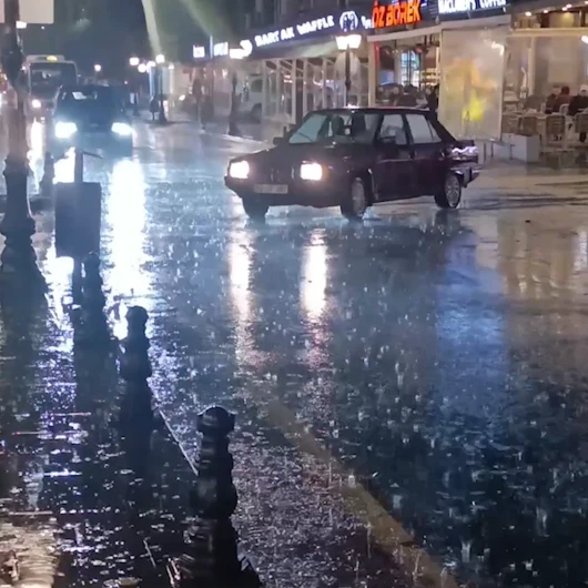 Tekirdağ’da sağanak yolları göle çevirdi: Sürücüler ilerlemekte zorlandı