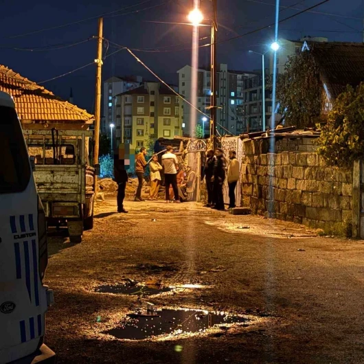 Prizi tamir ederken akıma kapılan genç yaralandı