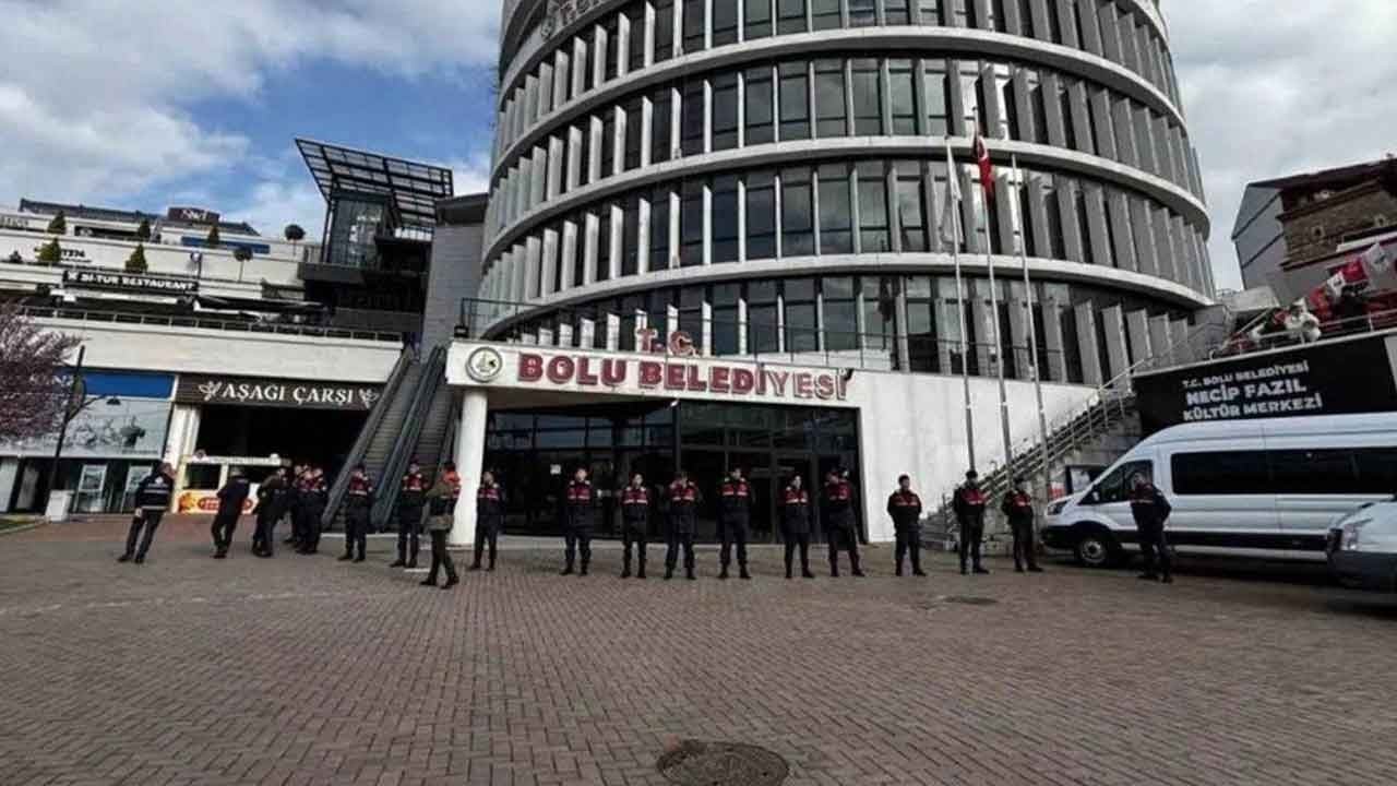 CHP’li belediyeye yolsuzluk operasyonunda şok karar! Milyonluk zimmet vurgununda 5 kişi tutuklandı