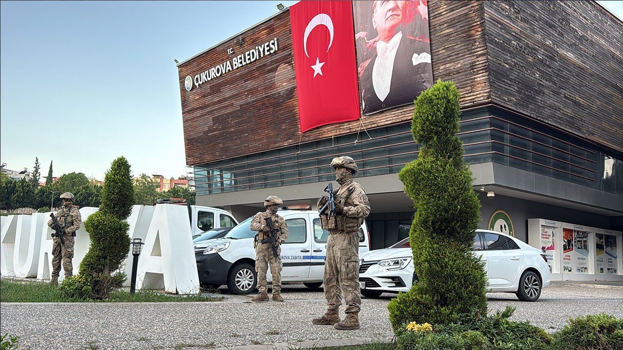 Çukurova Belediyesi’ne jandarma operasyonu: Çok sayıda gözaltı kararı
