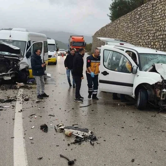 Bursa-Keles yolunda feci kaza: Bir ölü 10 yaralı