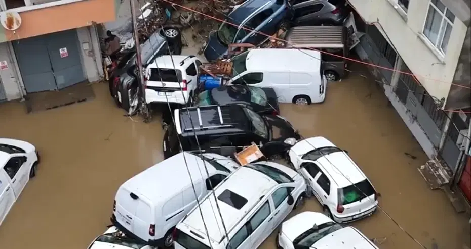 Selin vurduğu Ayazağa’da hasar, gün ağarınca ortaya çıktı