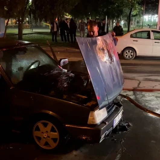 Kayseri’de seyir halindeki otomobil alev aldı