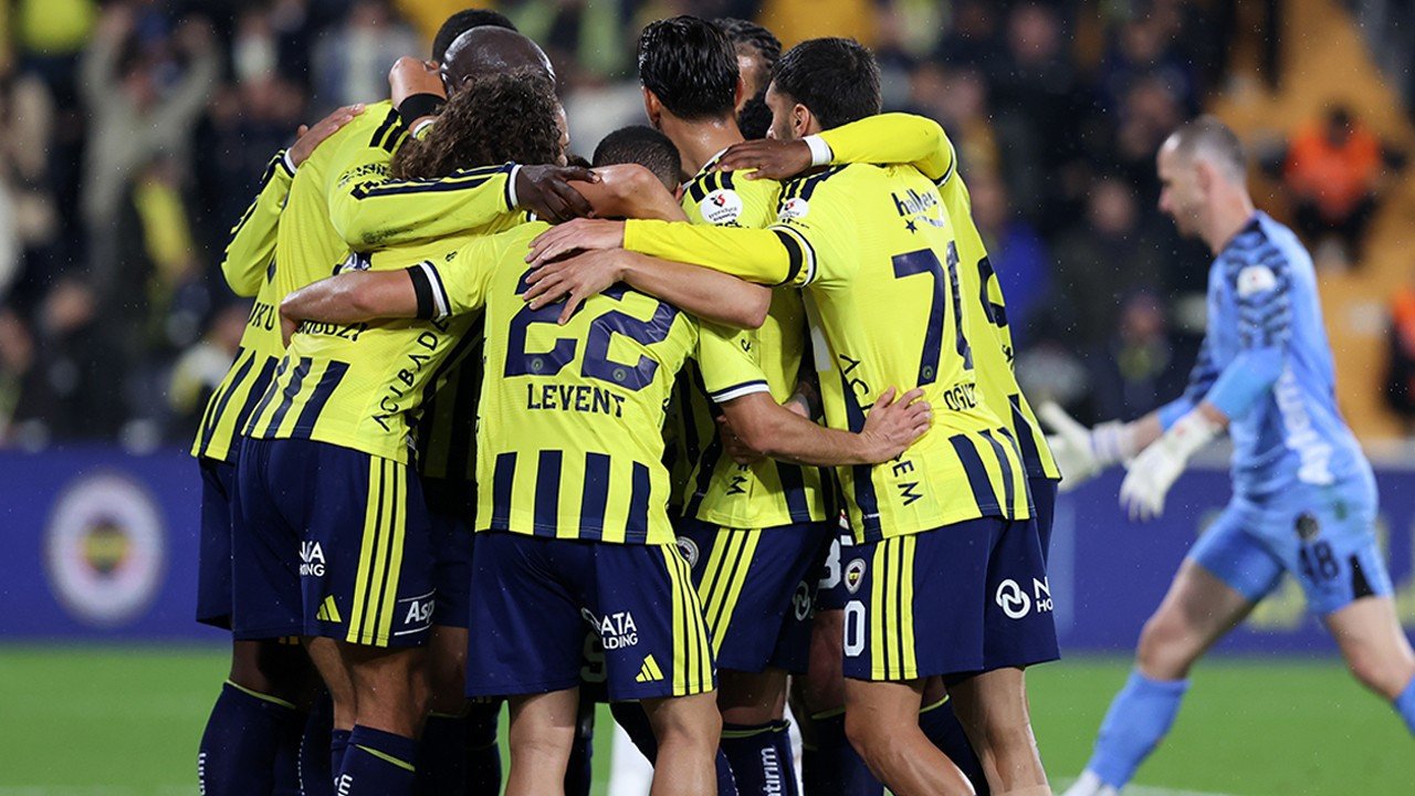 Fenerbahçe kendi sahasında 3 puanı 3 golle aldı