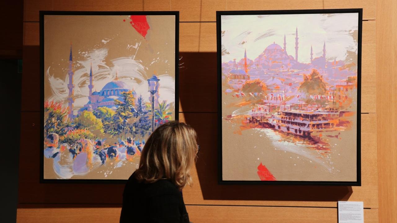 ‘İstanbul: Bir Şehir, Bin Bakış’ sergisi Paris’te sanatseverlerle buluştu
