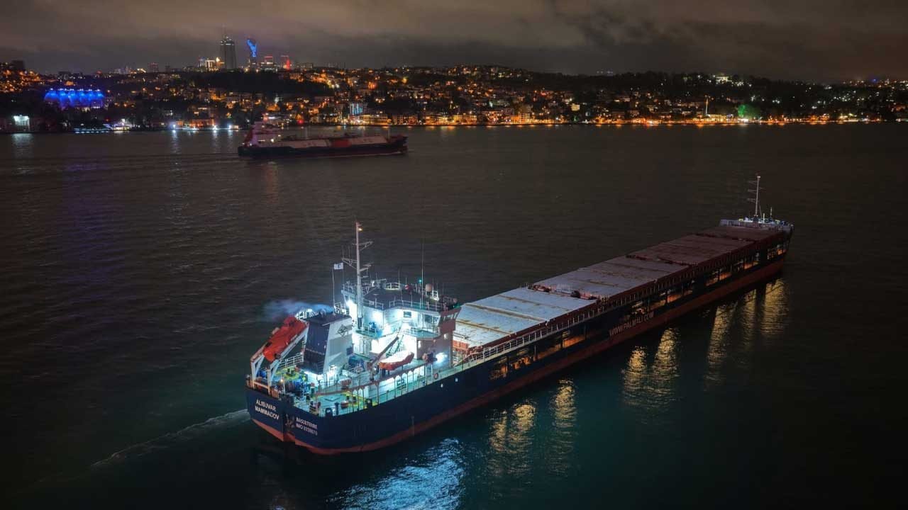 İstanbul Boğazı’nda gemi arızası: Trafik çift yönlü durduruldu