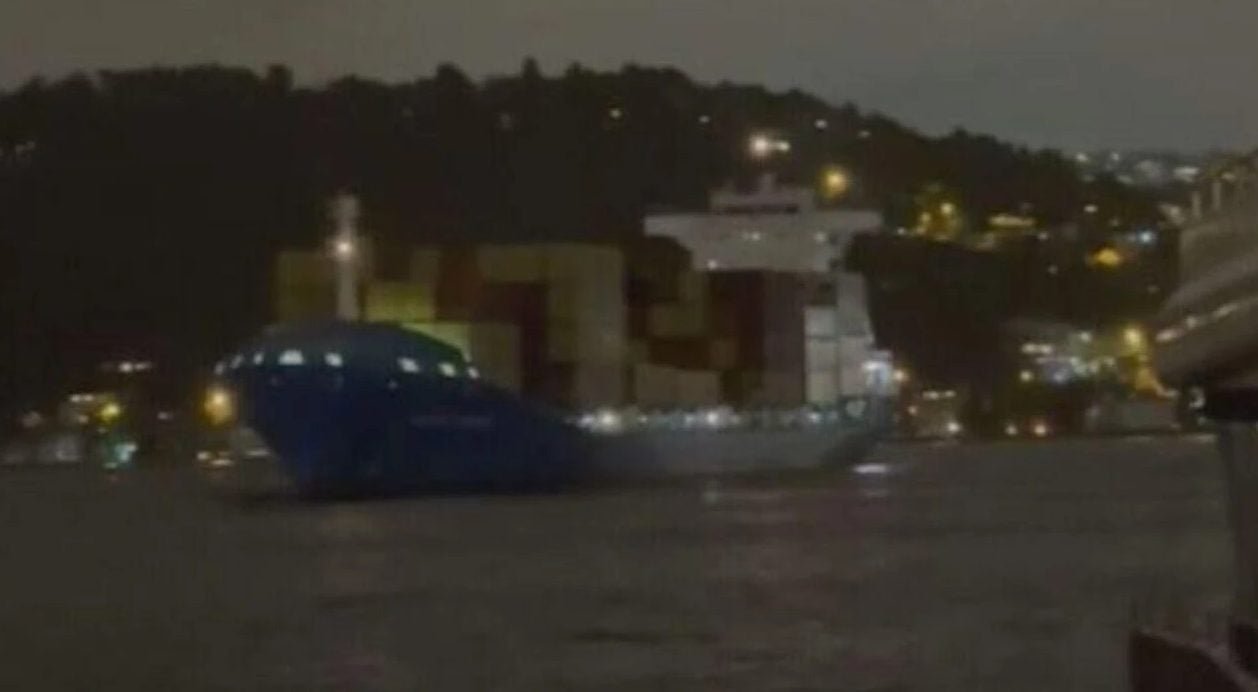İstanbul Boğazı’nda korku dolu anlar! Konteyner gemisi KURTARILDI