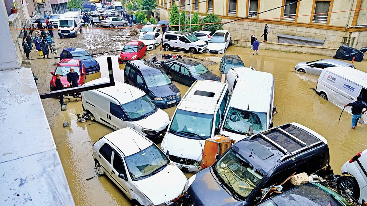 İstanbul’daki sel felaketinde can kaybı 6’ya yükseldi: 1 kişi hâlâ kayıp