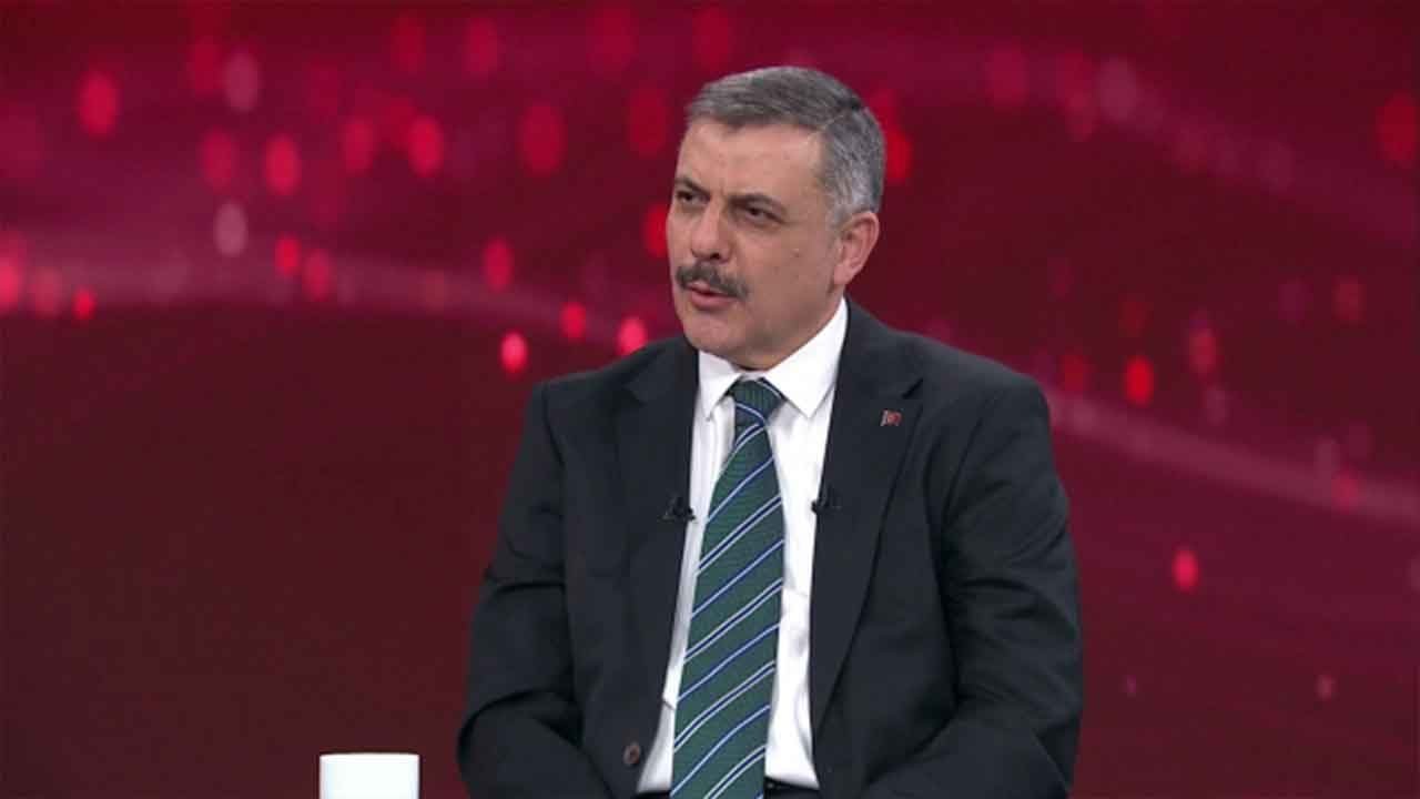Konya’da sevindiren haber! Dronla bulunan kayıp yaşlı kadını polis memuru sırtında taşıdı!