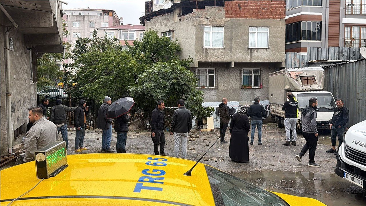 İstanbul’da sağanak alarmı: Sel sularına kapılan kadın kurtarıldı