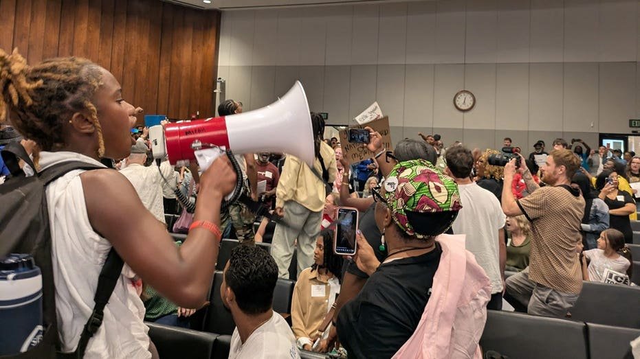 Memphis City Council devolves into chaos after data center moratorium vote postponed