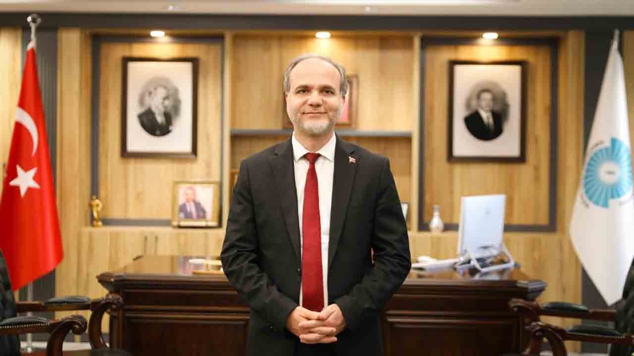 Rektör Hasan Uslu’dan tarihi başarı: 8. kez, dünyanın en etkili bilim insanları listesine girdi