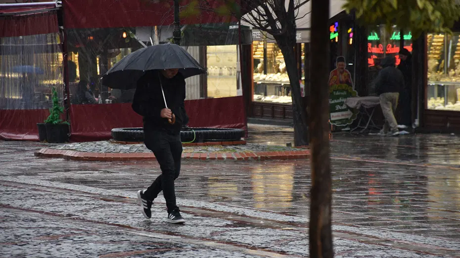 İstanbul’da iş çıkış saatine dikkat. Fırtına geliyor, Anadolu yakasında hava patlayacak
