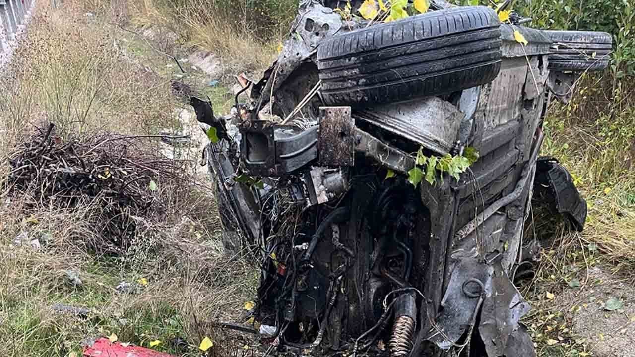 Şarampole devrilen otomobilde bir kişi yaşamını yitirdi, bir kişi yaralandı.