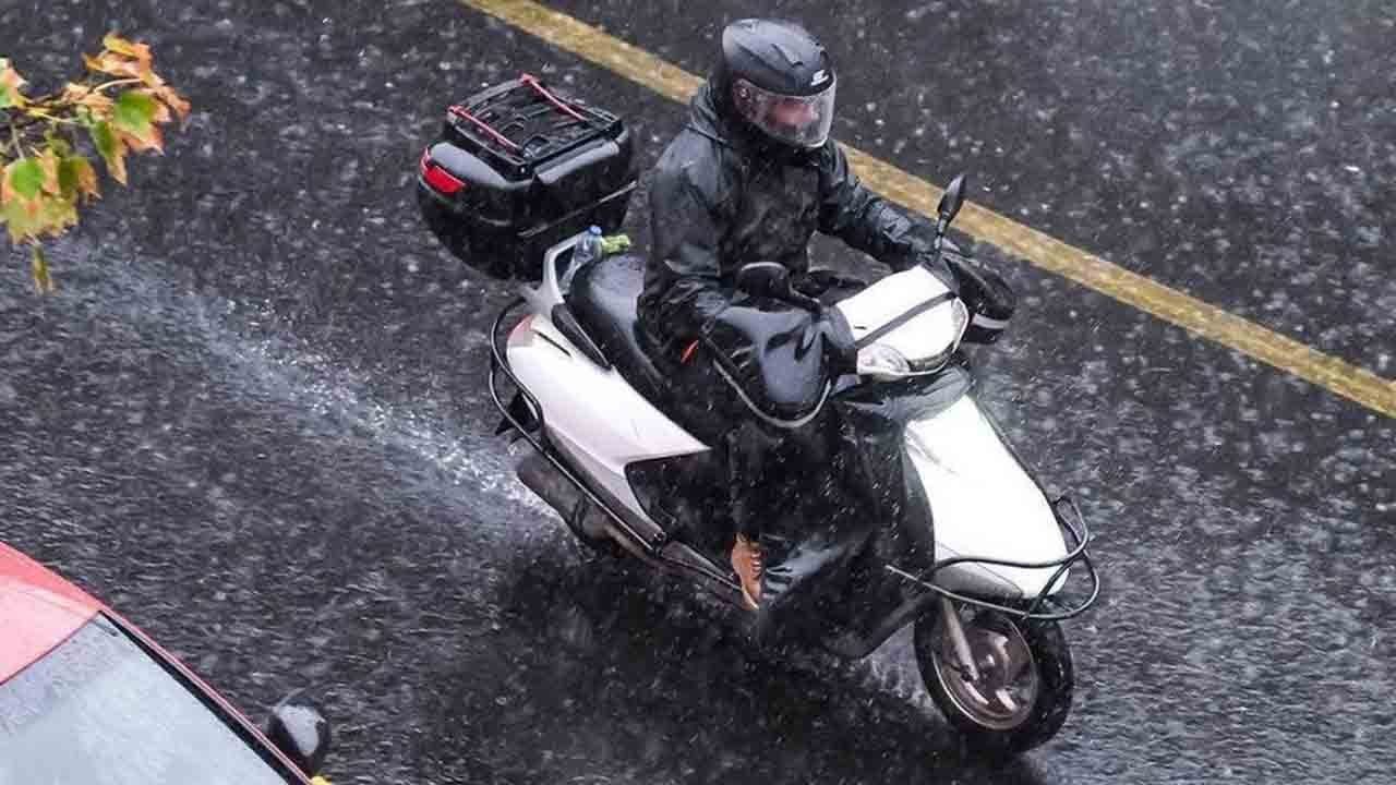 Şiddetli yağış alarmı: Motokurye ve scooter’lara trafik yasağı!