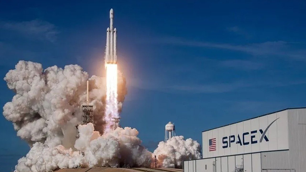 SpaceX, yapay zeka için 40 milyar dolarlık anlaşma yaptı