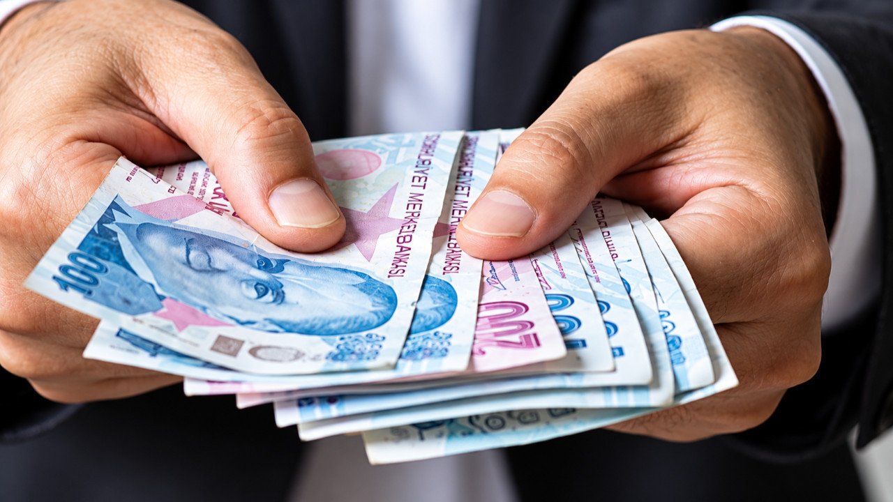 Emekli ve memur maaşı zammı ne kadar olacak? Ocak 2027 için 3 ankette yeni oranlar