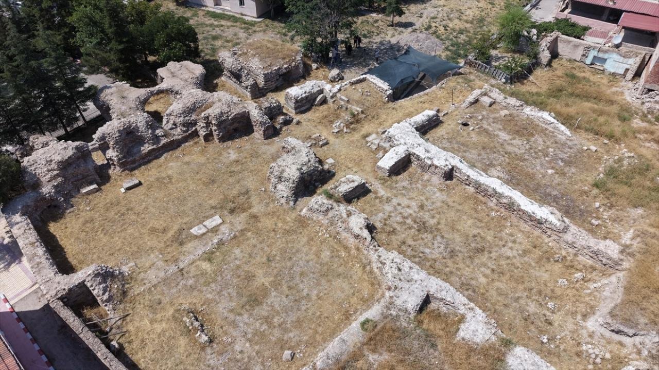 Tyana Antik Kenti’ndeki Roma Hamamı’nda kazı çalışmaları yeniden başladı