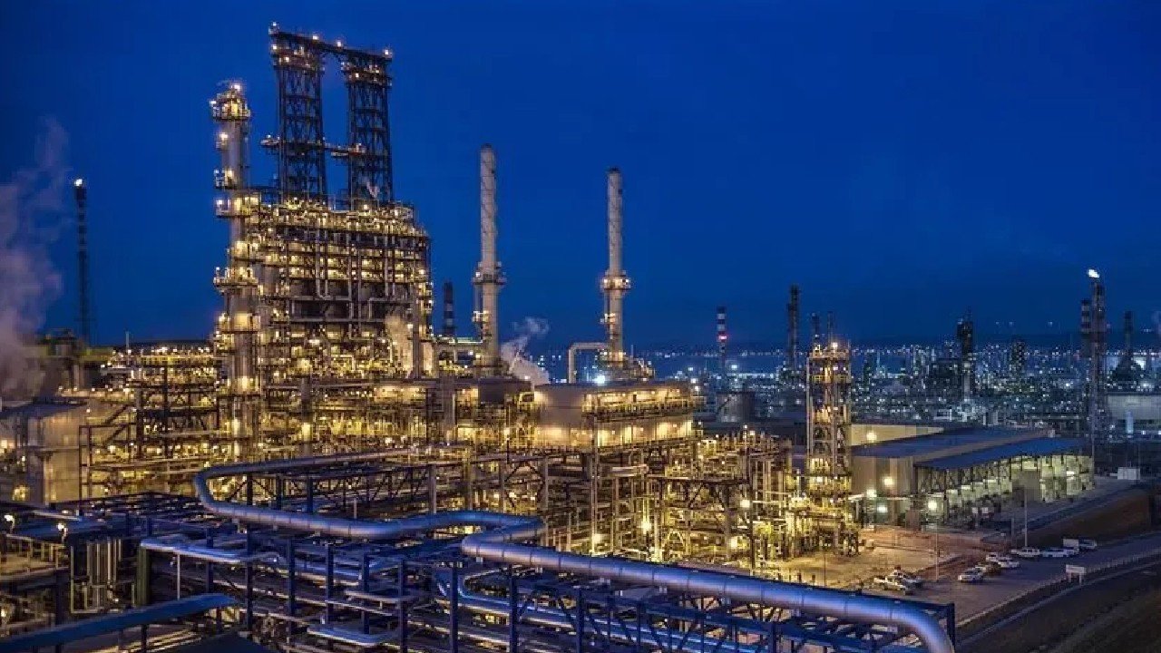 Petrol piyasasında dengeler değişiyor: Rafinerilerde arz fazlası kapıda