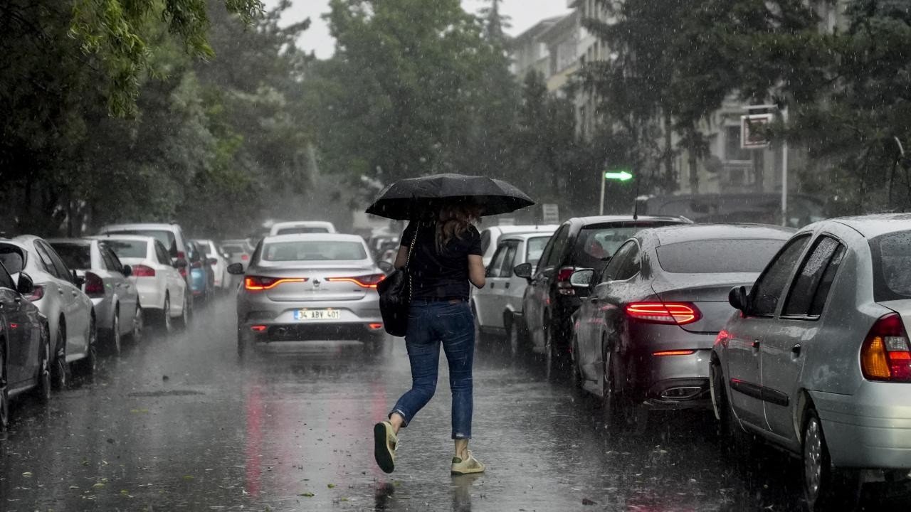 Güneşli günlere ara veriliyor: Türkiye yağışlı havanın etkisi altına girecek