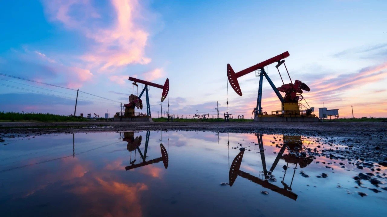 Petrol piyasasında hesaplar sil baştan: Dev banka tahmini yukarı çekti