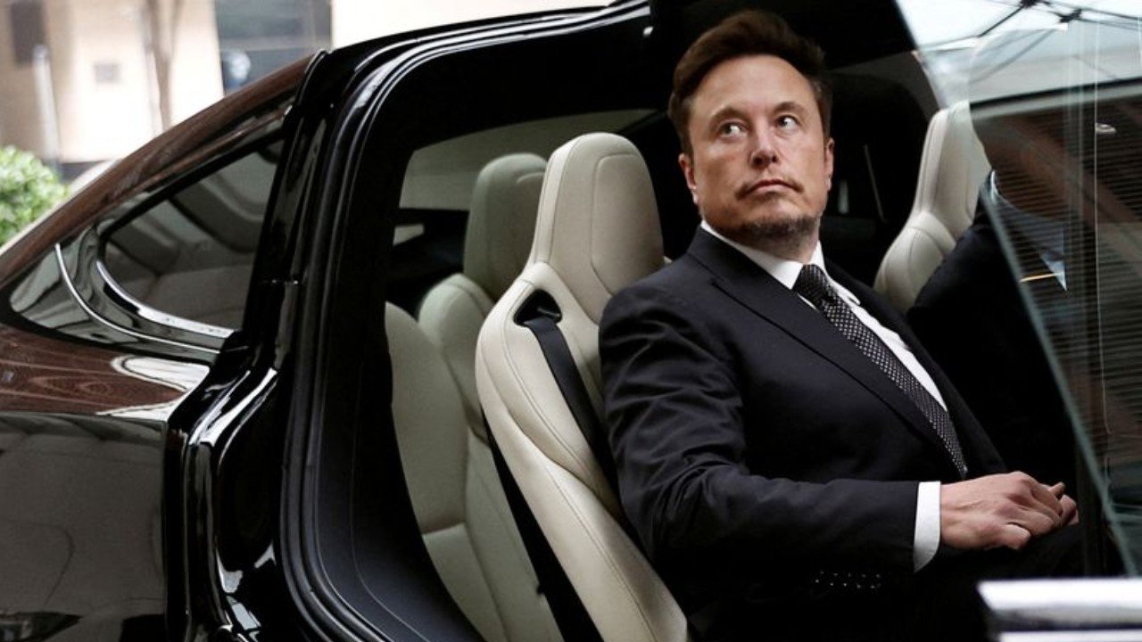 Tesla’nın milyarlık hayaline gölge düştü: Sadece birkaç yüz tane üretilebilir