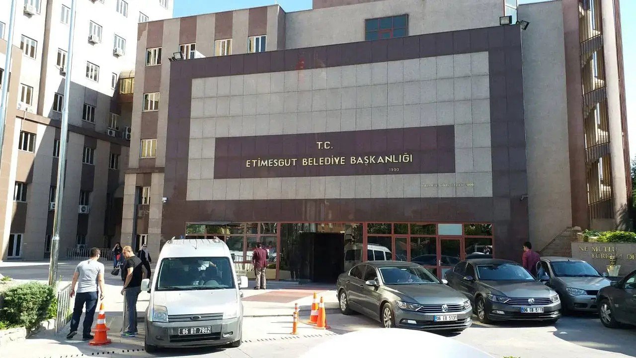 Etimesgut Belediyesi’ne yeni operasyon: 2 başkan yardımcısı dahil 25 gözaltı