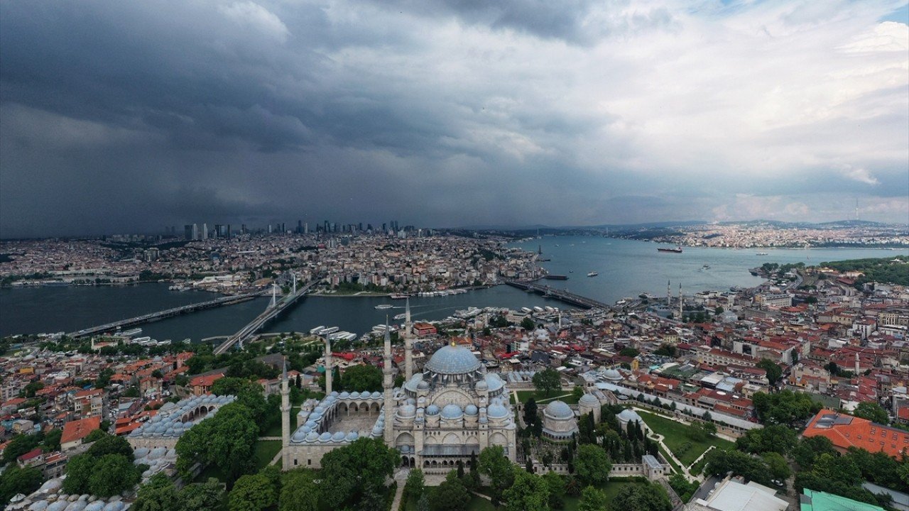 Yurdun büyük bölümünde bulutlu hava, bazı illerde sağanak bekleniyor