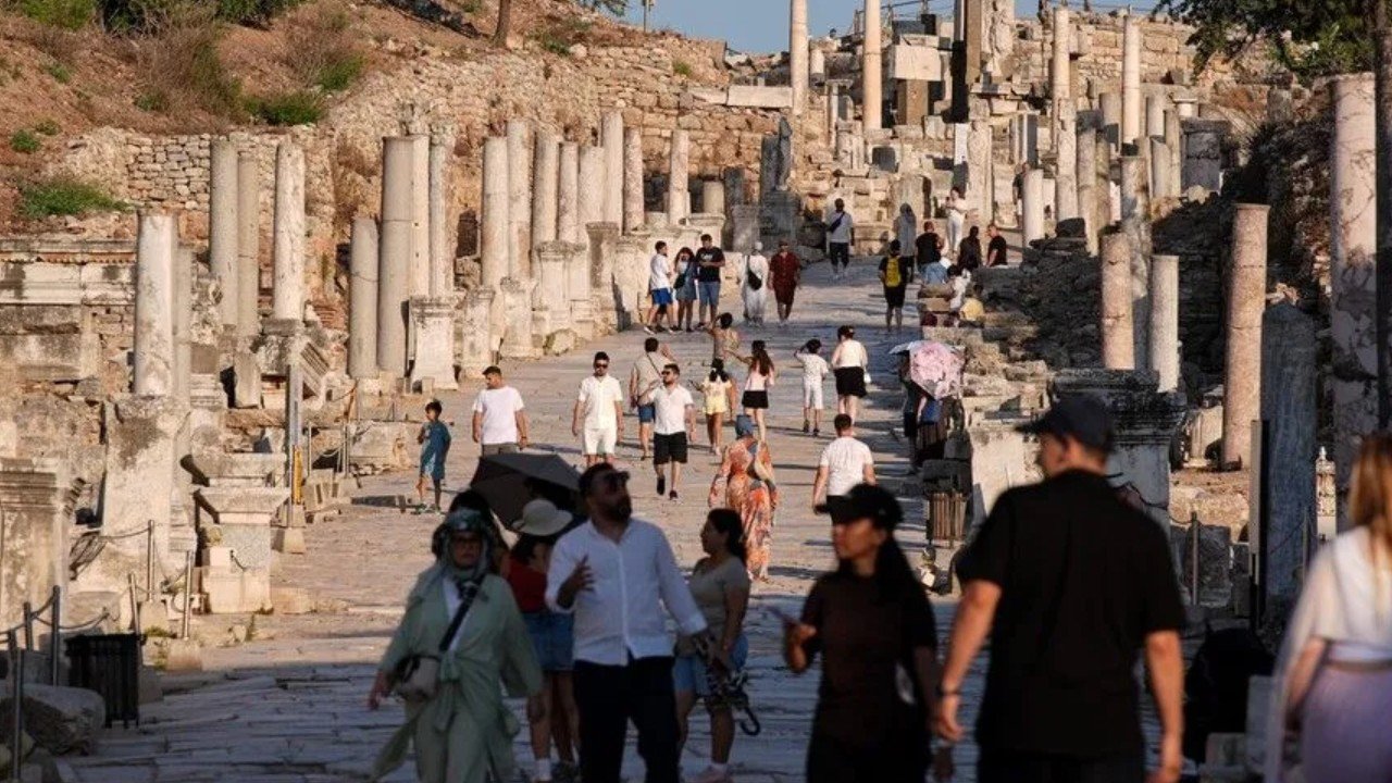 Turizm verileri açıklandı: Daha az seyahate, daha çok para harcandı