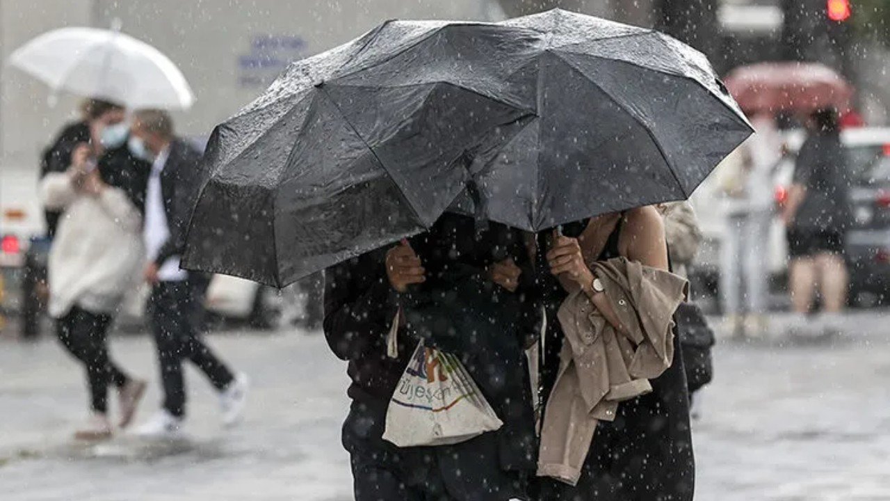 İstanbul ve çevresinde tehlike büyüyor: Meteoroloji’den sağanak uyarısı